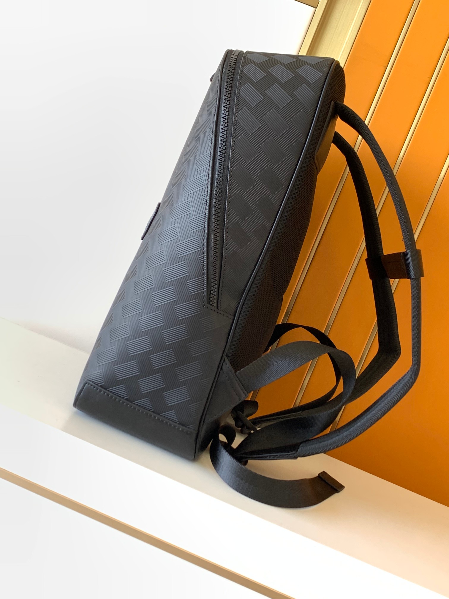 Minimalist Black Embossed Back - огляд і ціна Leather Work Rucksack